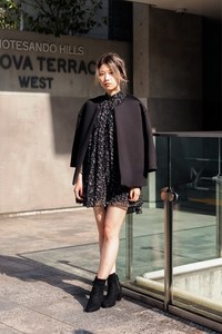 里紗さん - ザラ(ZARA)、ドクターマーチン(Dr. Martens)｜原宿ストリートスナップ - 写真1