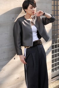 アンナさん - トゥモローランド(TOMORROWLAND)、ビューティー＆ユース ユナイテッドアローズ(BEAUTY&YOUTH UNITED ARROWS)｜原宿ストリートスナップ - 写真2