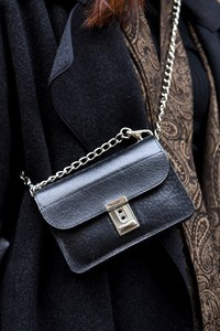 岡本 茉莉さん - メゾン マルタン マルジェラ(Maison Martin Margiela)、コム デ ギャルソン(COMME des GARÇONS)｜原宿ストリートスナップ - 写真5