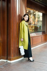 宮嶋 明日香さん - スティーブン アラン(Steven Alan)、カチム(KATIM)｜六本木・広尾ストリートスナップ - 写真1