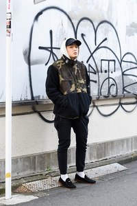 鈴木 豪さん - ザ・ノース・フェイス(THE NORTH FACE)、シュプリーム(Supreme)｜原宿ストリートスナップ - 写真1