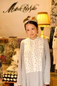 山口 愛さん - ジュンオカモト(JUN OKAMOTO)｜原宿ストリートスナップ - 写真1