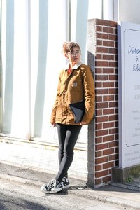 石黒 香さん - カーハート(CARHARTT)、コンバース(CONVERSE)｜原宿ストリートスナップ - 写真1