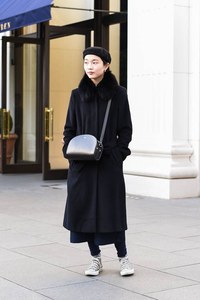 渡辺 萌子さん - コンバース(CONVERSE)、アー・ペー・セー(A.P.C.)｜原宿ストリートスナップ - 写真1