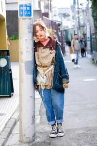 竹内 麻珠さん - カーハート(CARHARTT)、ナイキ(NIKE)｜原宿ストリートスナップ - 写真1
