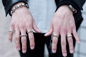 久保寺 健典さん - ガラアーベント(GalaabenD)、ディオール オム(DIOR HOMME)｜渋谷ストリートスナップ - 写真2