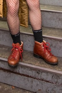 清水 文太さん - ニナ リッチ(NINA RICCI)、ジーヴィージーヴィー(G.V.G.V.)｜恵比寿ストリートスナップ - 写真3