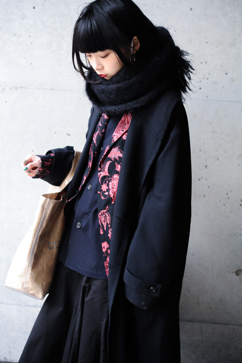 老月 ミカさん - ヨウジヤマモト(Yohji Yamamoto)、マルニ(MARNI)｜原宿ストリートスナップ - 写真2