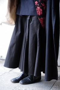 老月 ミカさん - ヨウジヤマモト(Yohji Yamamoto)、マルニ(MARNI)｜原宿ストリートスナップ - 写真3