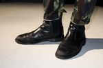 武内 秀龍さん - コム デ ギャルソン(COMME des GARÇONS)、ドクターマーチン(Dr. Martens)｜その他ストリートスナップ3