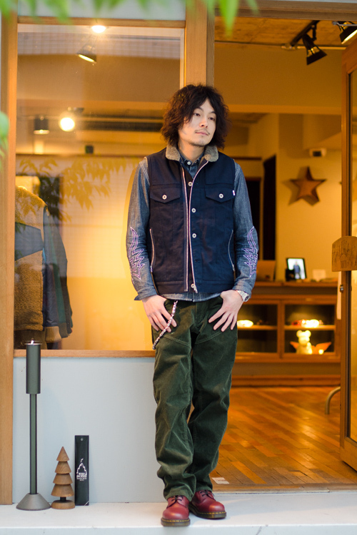 鈴木 康之さん - ウィズリミテッド(WHIZLIMITED)、ドクターマーチン(Dr. Martens)｜原宿ストリートスナップ - 写真1