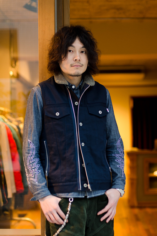 鈴木 康之さん - ウィズリミテッド(WHIZLIMITED)、ドクターマーチン(Dr. Martens)｜原宿ストリートスナップ - 写真2