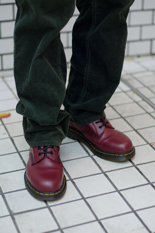 鈴木 康之さん - ウィズリミテッド(WHIZLIMITED)、ドクターマーチン(Dr. Martens)｜原宿ストリートスナップ - 写真3