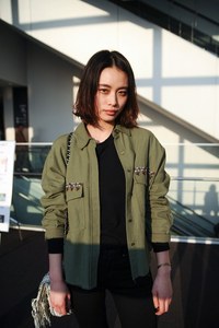 西本 有希さん - ザラ(ZARA)、ドクターマーチン(Dr. Martens)｜渋谷ストリートスナップ - 写真4