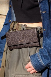 アリサさん - ヴィンテージ(vintage)、カルバン・クライン(Calvin Klein)｜原宿ストリートスナップ - 写真6