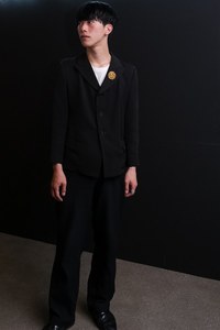 浅利 淋太郎さん - コム デ ギャルソン・オム プリュス(COMME des GARÇONS HOMME PLUS)、マーガレット・ハウエル(MARGARET HOWELL)｜その他ストリートスナップ - 写真3