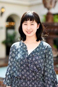 大越 あすかさん - アバクロンビー＆フィッチ(Abercrombie&Fitch)、ユニクロ(UNIQLO)｜原宿ストリートスナップ - 写真2