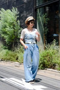 木下 恵美さん - スナイデル(SNIDEL)、エイチ＆エム(H&M)｜原宿ストリートスナップ - 写真1