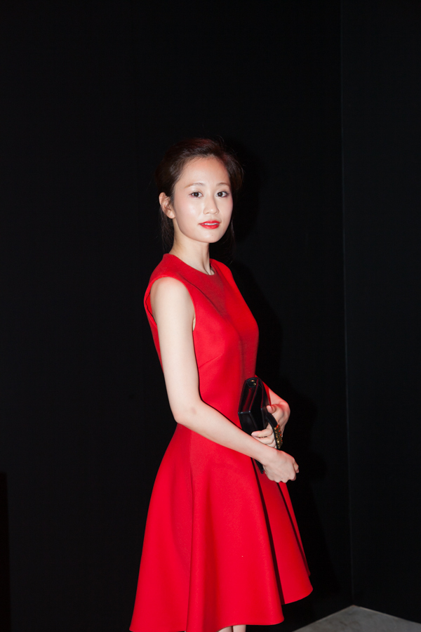 前田 敦子さん ディオール Dior 品川 大崎ストリートスナップ ファッションプレス