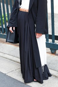 老月 ミカさん - リミ フゥ(LIMI feu)、ジョン ローレンス サリバン(JOHN LAWRENCE SULLIVAN)｜原宿ストリートスナップ - 写真3