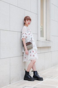 春菜さん - ザラ(ZARA)、ドクターマーチン(Dr. Martens)｜原宿ストリートスナップ - 写真1
