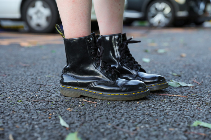 古賀 飛鳥さん - ラングラー(Wrangler)、ドクターマーチン(Dr. Martens)｜原宿ストリートスナップ - 写真3