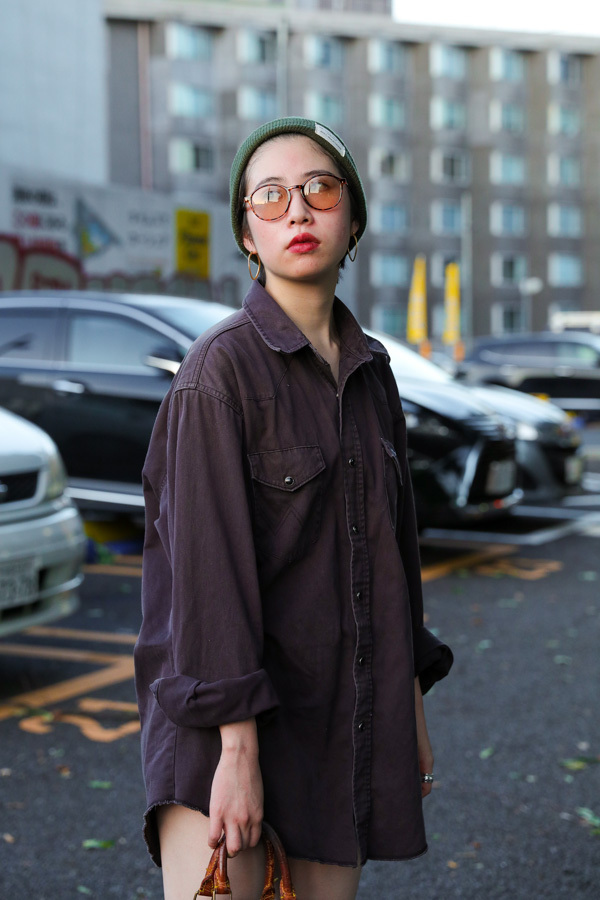 古賀 飛鳥さん - ラングラー(Wrangler)、ドクターマーチン(Dr. Martens)｜原宿ストリートスナップ - 写真7