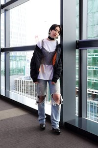 松川 真梨子さん - チープマンデイ(Cheap Monday)、ジーヴィージーヴィー(G.V.G.V.)｜渋谷ストリートスナップ - 写真1