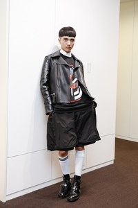 エルヴィスさん - バレンシアガ(BALENCIAGA)、ジバンシィ(Givenchy)｜渋谷ストリートスナップ - 写真1