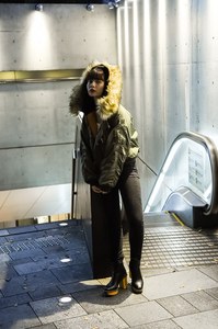 川島 レイチェルさん - マウジー(MOUSSY)、エイチ＆エム(H&M)｜青山・表参道ストリートスナップ - 写真1