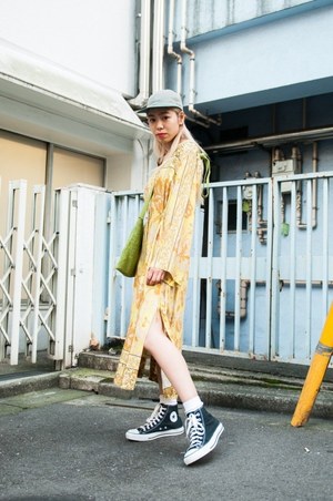 石田 美香さん - エイチ＆エム(H&M)、コンバース(CONVERSE)｜渋谷ストリートスナップ - 写真1