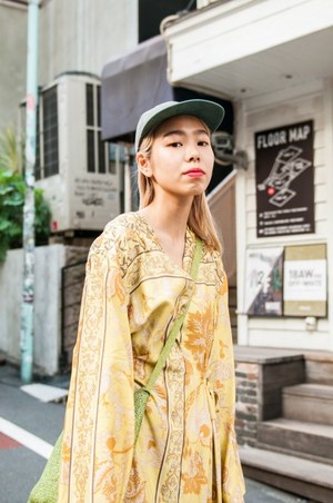 石田 美香さん - エイチ＆エム(H&M)、コンバース(CONVERSE)｜渋谷ストリートスナップ - 写真2