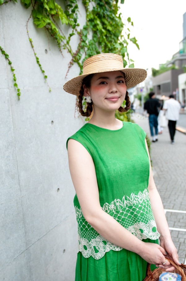 石垣 咲紀さん - ミナ ペルホネン(minä perhonen)、タマス(tamas)｜青山・表参道ストリートスナップ - 写真3