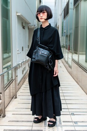 長尾 ミサキさん - ヨウジヤマモト(Yohji Yamamoto)、ボッテガ・ヴェネタ(BOTTEGA VENETA)｜原宿ストリートスナップ - 写真1