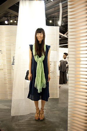 マナさん - まとふ(matohu)｜青山・表参道ストリートスナップ - 写真5