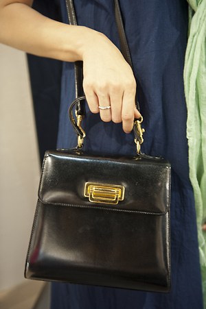 マナさん - まとふ(matohu)｜青山・表参道ストリートスナップ - 写真2