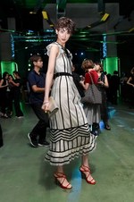 橋爪 愛さん - レッド ヴァレンティノ(REDValentino)、ジミー チュウ(JIMMY CHOO)｜その他ストリートスナップ2