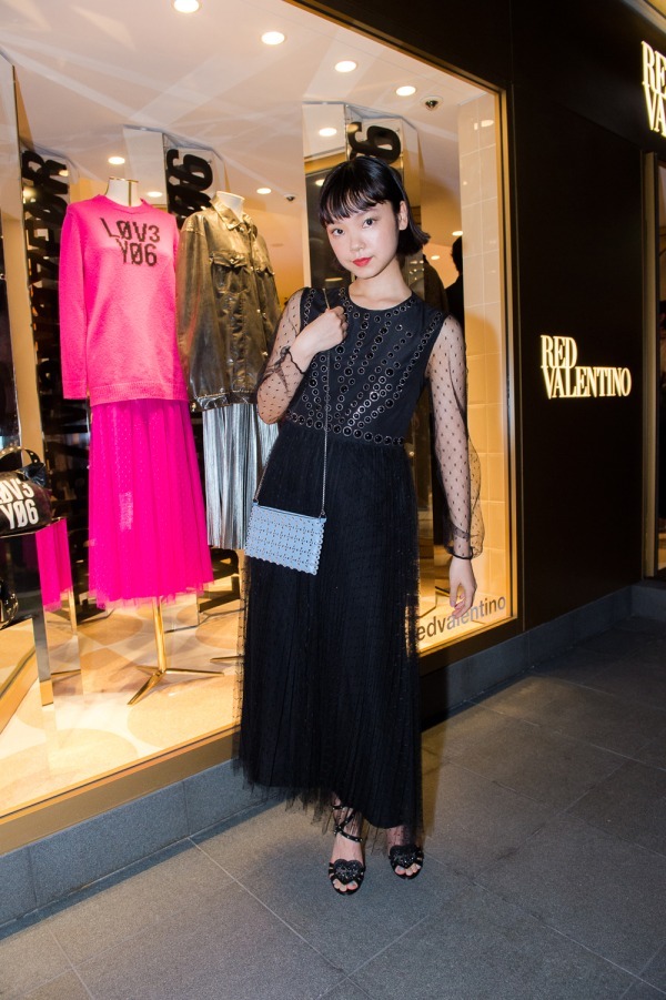 古川 琴音 さん - レッド ヴァレンティノ(REDValentino)｜青山・表参道ストリートスナップ - 写真1