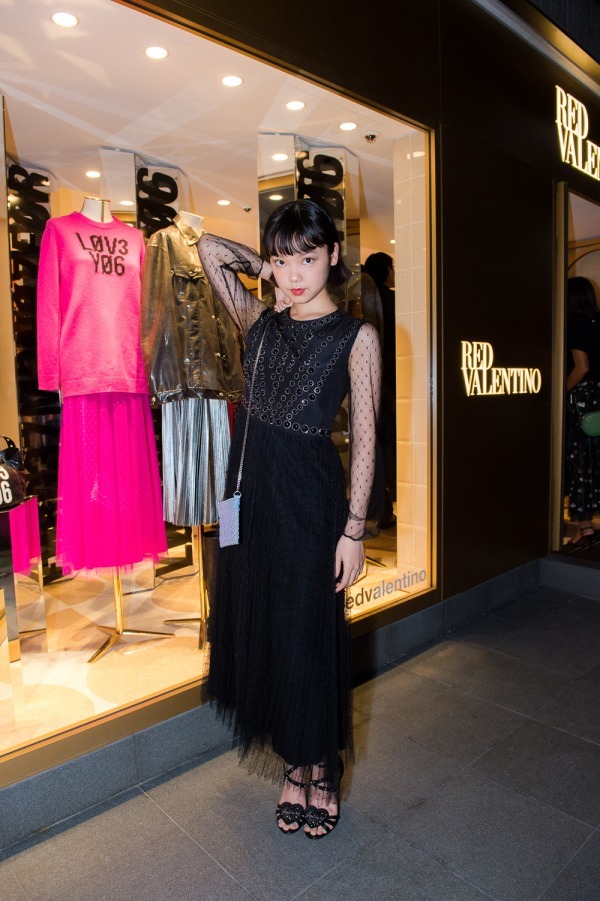 古川 琴音 さん - レッド ヴァレンティノ(REDValentino)｜青山・表参道ストリートスナップ - 写真2