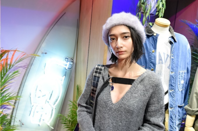 高瀬 真奈さん - ディーゼル(DIESEL)、アグ(UGG)｜銀座ストリートスナップ - 写真4