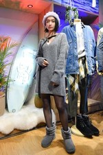 高瀬 真奈さん - ディーゼル(DIESEL)、アグ(UGG)｜銀座ストリートスナップ2