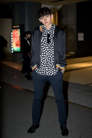 ハリー杉山さん - パーム・エンジェルス(Palm Angels)、アミ パリス(Ami Paris)｜渋谷ストリートスナップ - 写真1