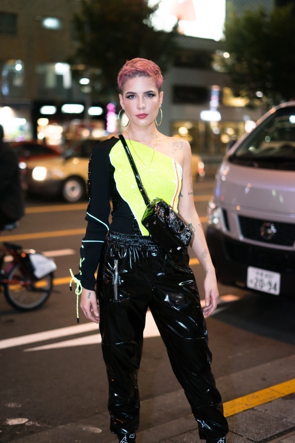 ホールジーさん 渋谷ストリートスナップ ファッションプレス