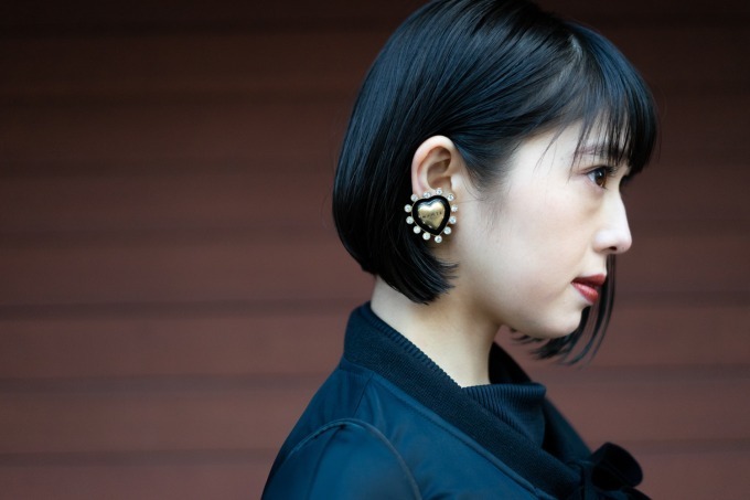 川崎 珠莉さん - レキサミ(REKISAMI)、サカイ(sacai)｜渋谷ストリートスナップ - 写真5