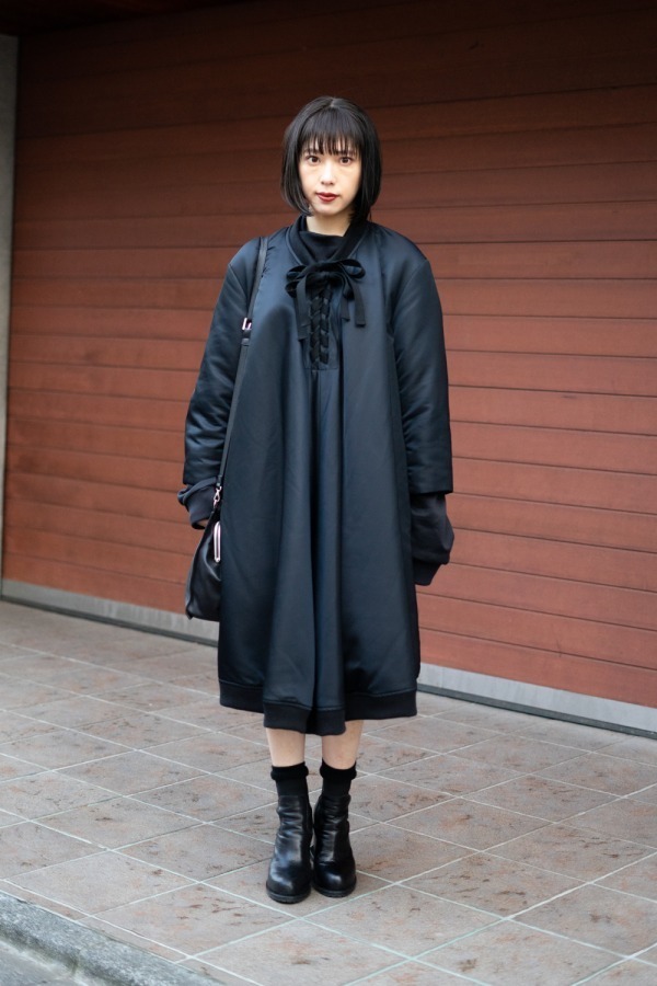 川崎 珠莉さん - レキサミ(REKISAMI)、サカイ(sacai)｜渋谷ストリートスナップ - 写真1