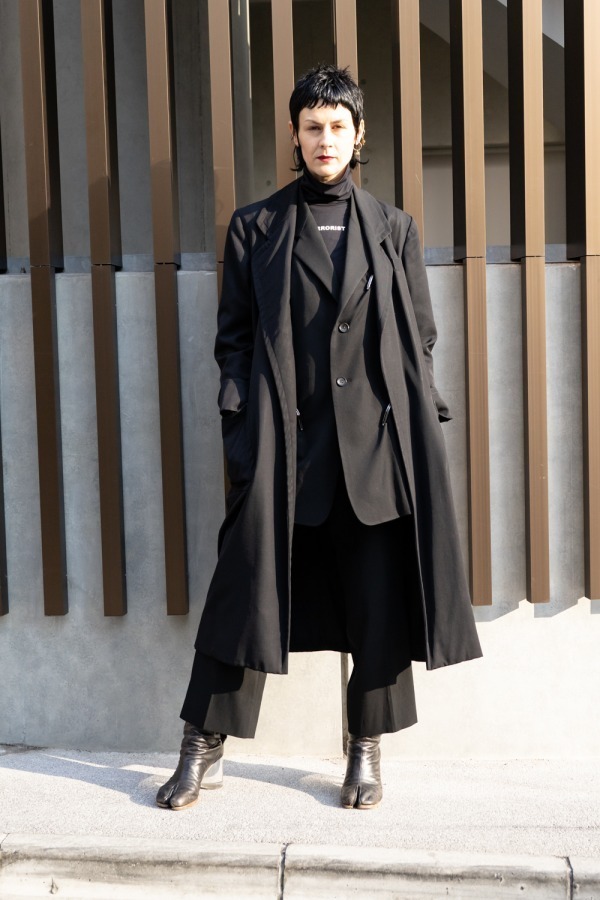 デミ デムさん - カルバン・クライン(Calvin Klein)、ヨウジヤマモト(Yohji Yamamoto)｜渋谷ストリートスナップ - 写真1