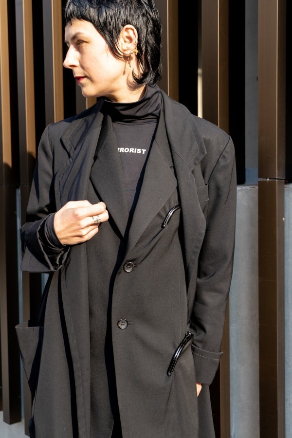 デミ デムさん - カルバン・クライン(Calvin Klein)、ヨウジヤマモト(Yohji Yamamoto)｜渋谷ストリートスナップ - 写真2