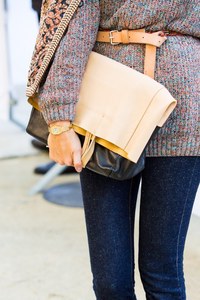 オルガさん - イヴ・サンローラン(Yves Saint Laurent)、メゾン キツネ(Maison Kitsuné)｜パリストリートスナップ - 写真2