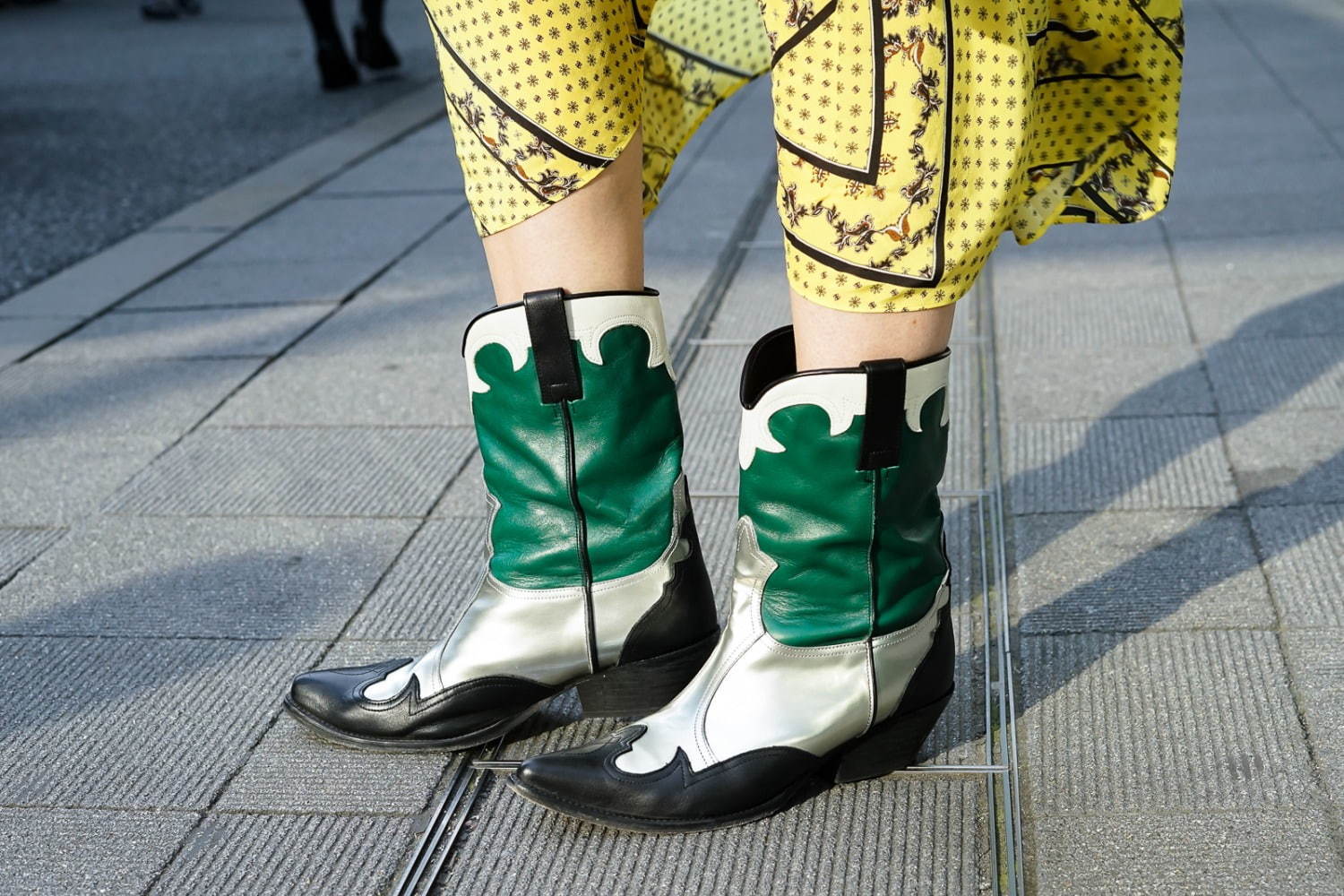 クロエ ヒルさん - バウム ウンド ヘルガーテン(BAUM UND PFERDGARTEN)、エンポリオ アルマーニ(EMPORIO ARMANI)｜渋谷ストリートスナップ5