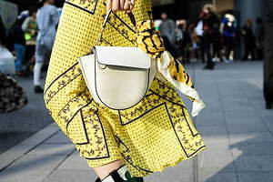 クロエ ヒルさん - バウム ウンド ヘルガーテン(BAUM UND PFERDGARTEN)、エンポリオ アルマーニ(EMPORIO ARMANI)｜渋谷ストリートスナップ - 写真4